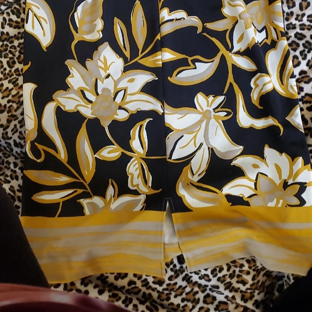 Black & Gold floral dress - Picture 7 of 12